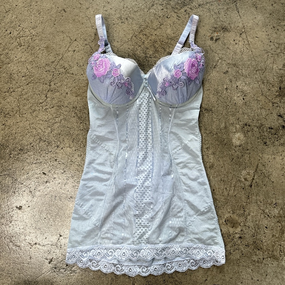 Vintage floral bra shapewear tank top size s Blue with embroidered flowers 80s